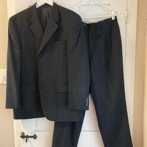 Mens Chaps Suit 42R / 33Wx32L Black pinstripe -- very sharp!